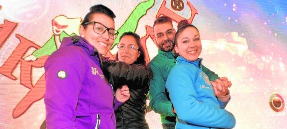 Los personajes saltan al escenario