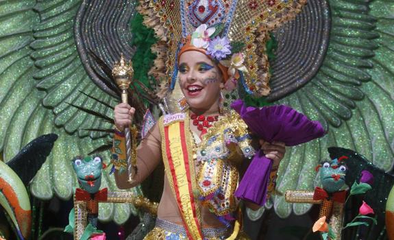 Andrea Guerrero, de los Gnomos, reina infantil del Carnaval de Cartagena