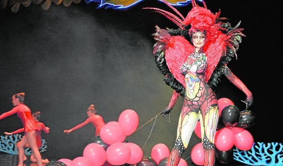 'Mareas Misteriosas', mejor traje de papel