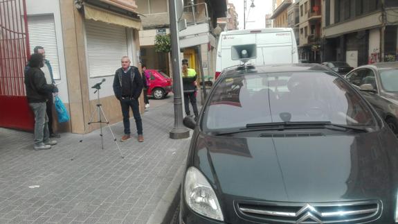La Policía Local inmoviliza el coche de Podemos que anuncia por Alcantarilla la imputación de Sánchez