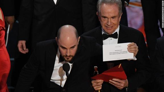 Oscars 2017: ¿Qué provocó el error en la entrega del premio a Mejor Película?