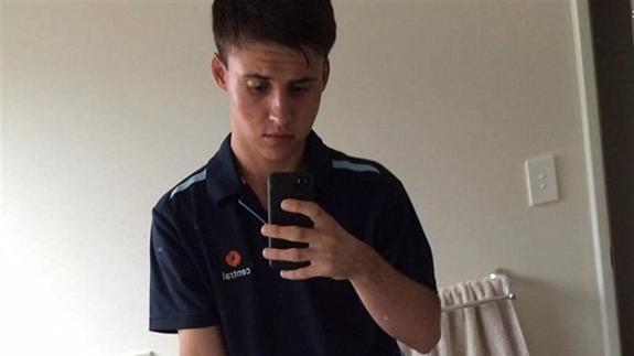 A este joven le acosaron por su aspecto tras la quimioterapia y ahora busca amigos