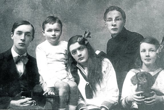 El hermano en la sombra