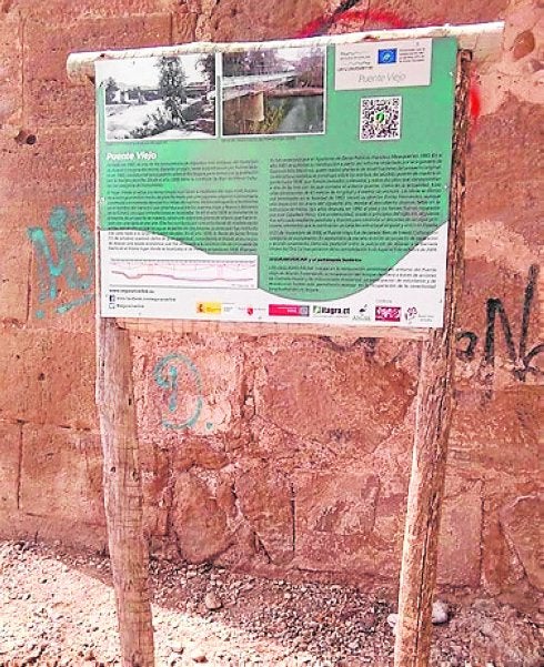 Paneles en el Puente Viejo y Las Canales