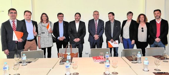 PSOE y C's se marcan líneas rojas en el inicio de la negociación para la moción de censura