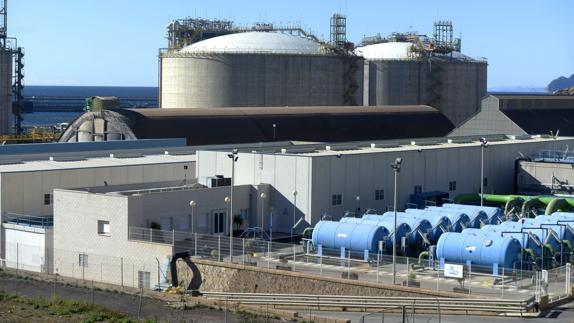 La Asamblea reclama mejoras en la desaladora de Escombreras y destinar su producción al campo