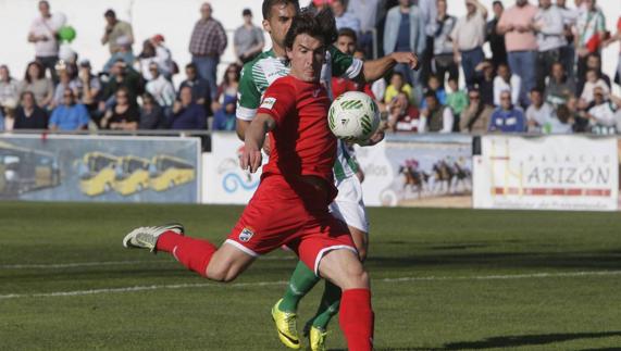 Un gol de Chumbi basta al líder