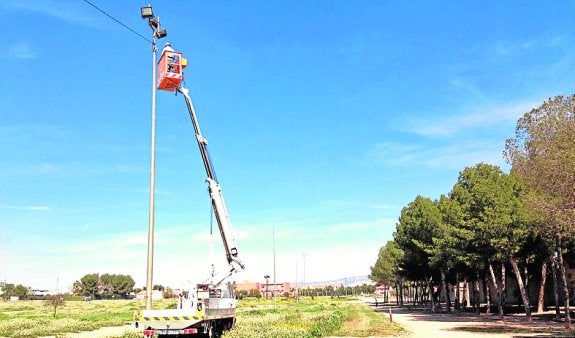 Iluminan la parte baja del parque de La Emisora