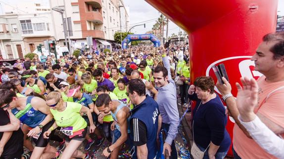 Indignación en Almería por los obsequios a los corredores de la Carrera de la Mujer