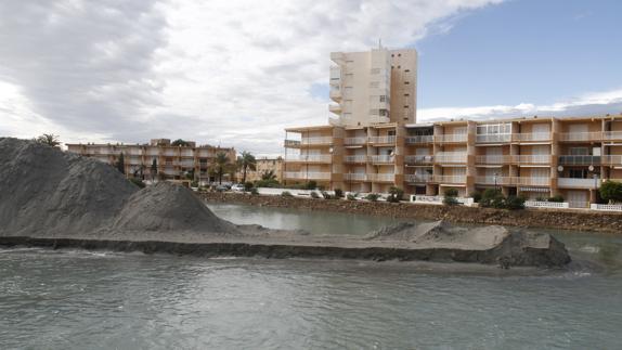 Costas aún no sabe si podrá usar la arena de Marchamalo en las playas del Mar Menor