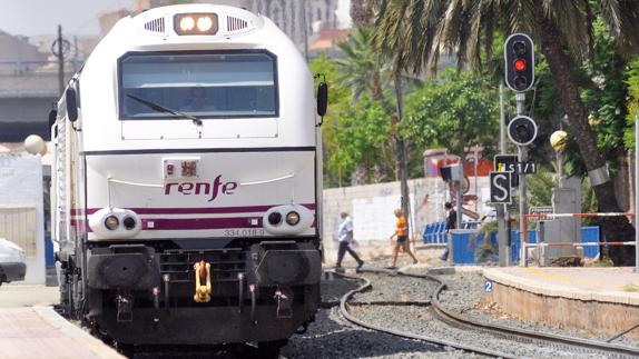 Renfe ofrece 3.000 plazas adicionales en la Región durante el puente de San José