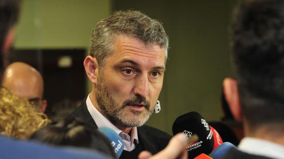 Urralburu: «Que el PSOE, por Dios, nos saque de este atolladero»