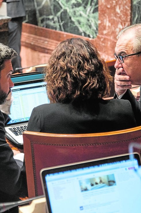 La izquierda frena una moción de C's para echar al presidente y convocar elecciones