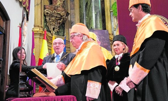 Mendoza acusa al Gobierno regional de dar a sus alumnos «un trato injusto y cruel»