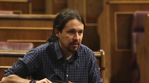 Pablo Iglesias acusa al PSOE de «tibio» y a Ciudadanos de «filial naranja» del PP en la Región