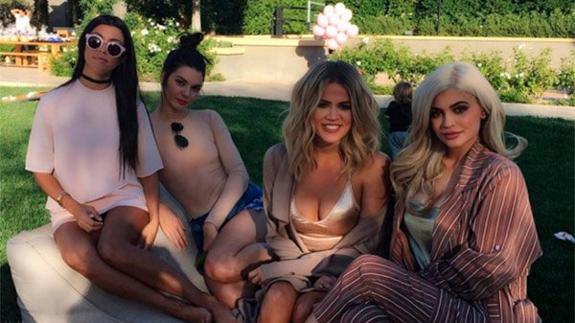 Kim Kardashian y sus hermanas buscan novio a Kylie Jenner