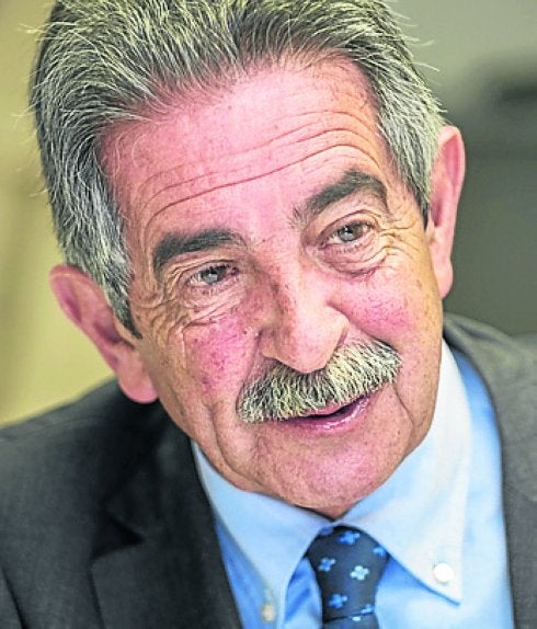 Revilla, apenado por Bustamante