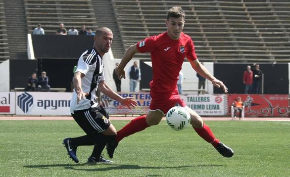 La presión le cuesta el liderato al Lorca (2-0)