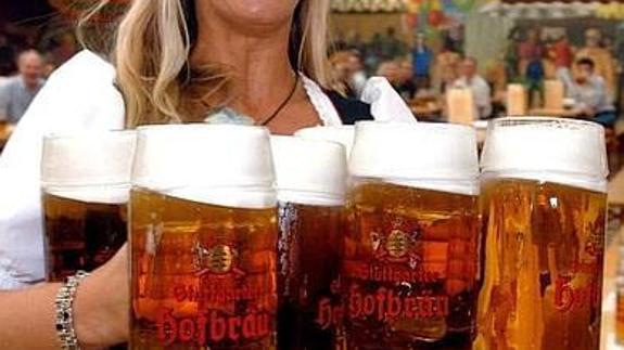 En España bebemos 1380 piscinas olímpicas de cerveza cada año