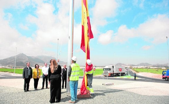 La rotonda del complejo deportivo ya está abierta