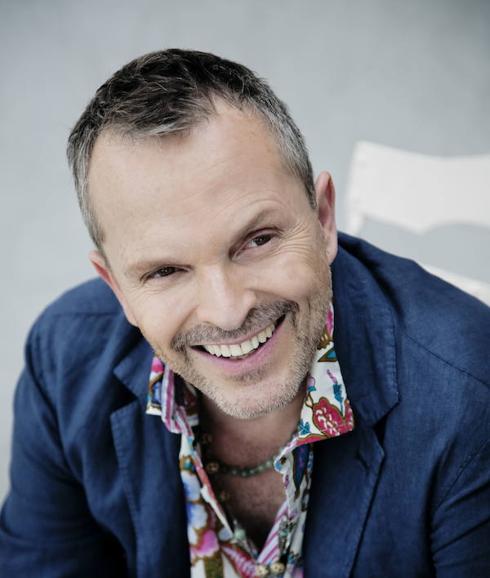 Miguel Bosé publica una foto con sus hijos por primera vez