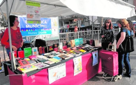 Libros por alimentos para Cáritas en Totana