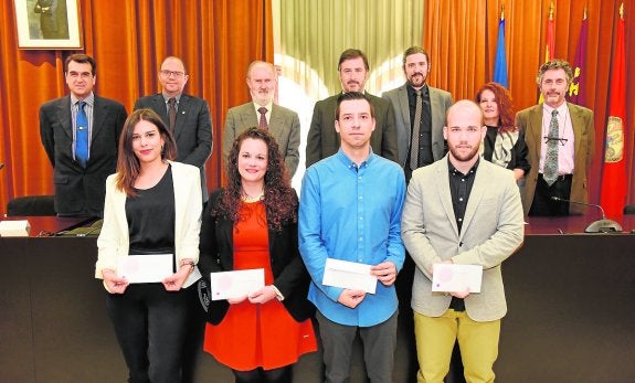 Becan a los mejores estudiantes de Salud Pública