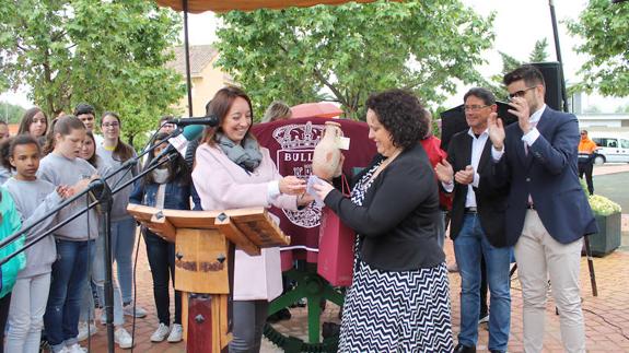 Bullas devuelve el honor a Betanzos y pone su nombre en un jardín municipal