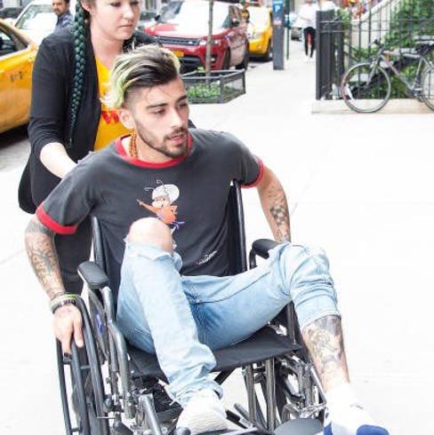 Zayn Malik ha sufrido un accidente que le obliga a ir en silla de ruedas