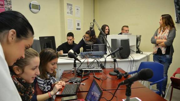 Jóvenes murcianos montarán una radio comunitaria en Senegal